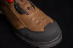 Stivali Stormhawk Tomaia in pelle premium con finitura idrorepellente. Membrane impermeabili e traspiranti eVent aiutano a mantenere i piedi asciutti Suole in gomma altamente tassellate, antiscivolo e resistenti all’olio, per prestazioni motociclistiche al top Sottopiedi in poliuretano a celle aperte per ammortizzare il piede BOA - immagine 32