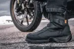 Stivali Stormhawk Tomaia in pelle premium con finitura idrorepellente. Membrane impermeabili e traspiranti eVent aiutano a mantenere i piedi asciutti Suole in gomma altamente tassellate, antiscivolo e resistenti all’olio, per prestazioni motociclistiche al top Sottopiedi in poliuretano a celle aperte per ammortizzare il piede BOA - immagine 6
