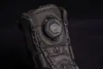 Stivali Stormhawk Tomaia in pelle premium con finitura idrorepellente. Membrane impermeabili e traspiranti eVent aiutano a mantenere i piedi asciutti Suole in gomma altamente tassellate, antiscivolo e resistenti all’olio, per prestazioni motociclistiche al top Sottopiedi in poliuretano a celle aperte per ammortizzare il piede BOA - immagine 9