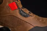 Stivali Stormhawk Tomaia in pelle premium con finitura idrorepellente. Membrane impermeabili e traspiranti eVent aiutano a mantenere i piedi asciutti Suole in gomma altamente tassellate, antiscivolo e resistenti all’olio, per prestazioni motociclistiche al top Sottopiedi in poliuretano a celle aperte per ammortizzare il piede BOA - immagine 31